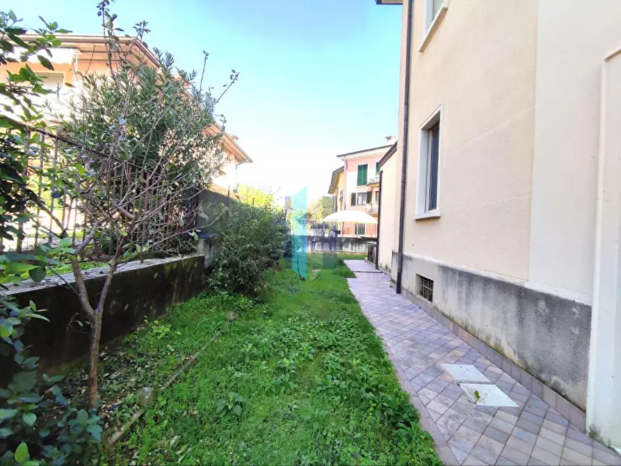 Immagine 30 di Appartamento in vendita  in Via Francesco Carini a Botticino