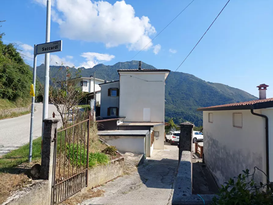 Immagine 1 di Casa indipendente in vendita  in Contrà Saccardo 1/B a Schio