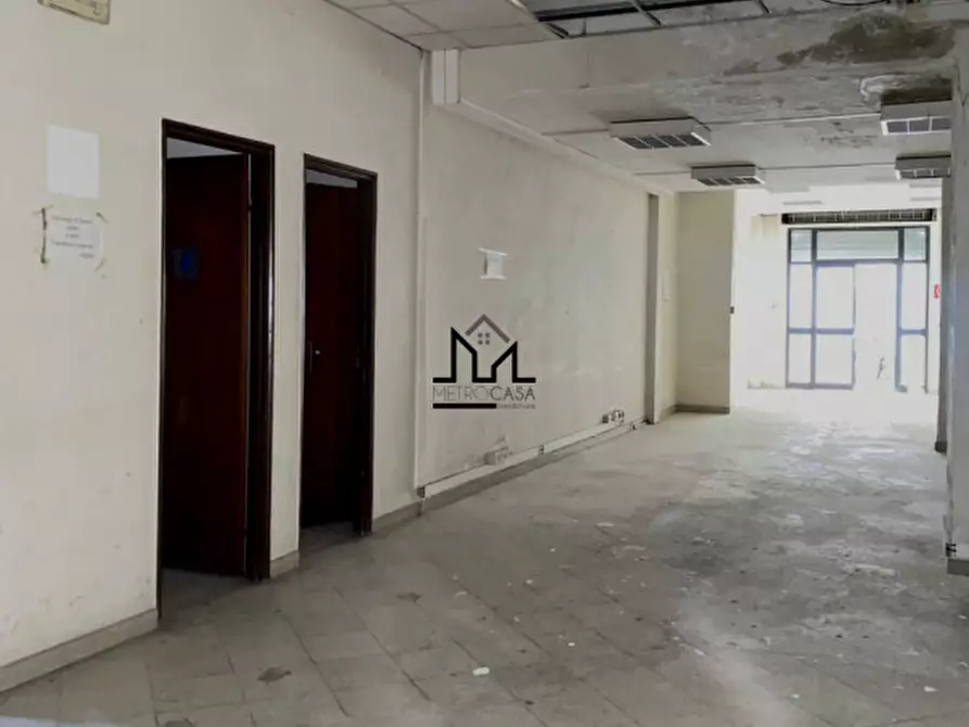 Immagine 8 di Magazzino in vendita  a Palermo