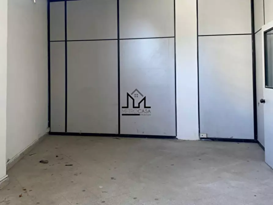 Immagine 17 di Magazzino in vendita  a Palermo