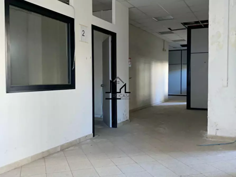 Immagine 18 di Magazzino in vendita  a Palermo