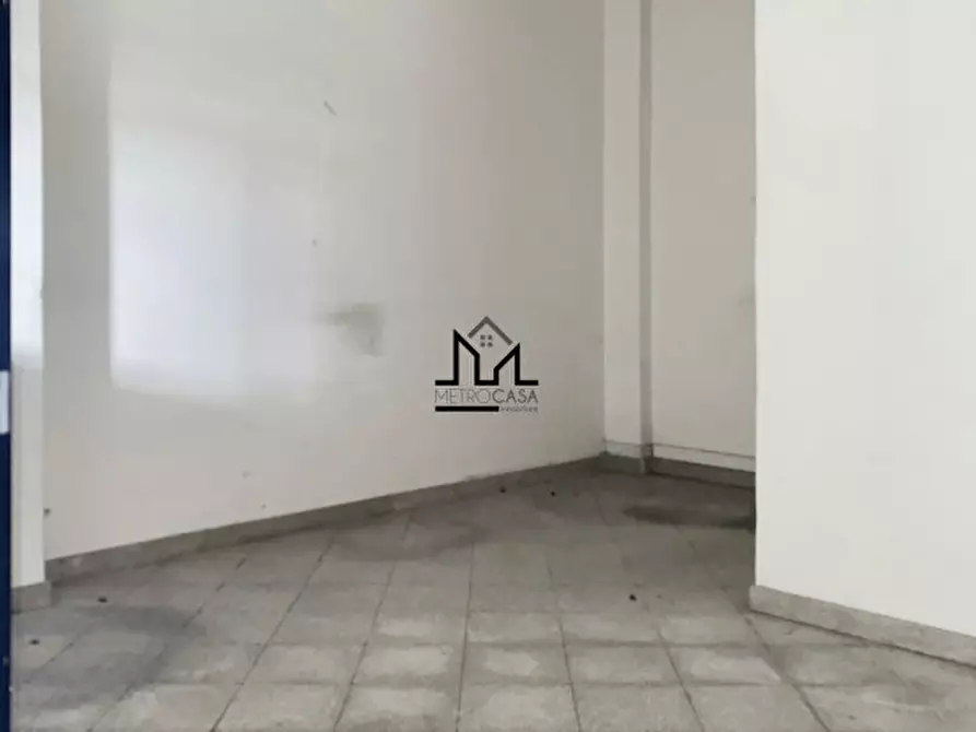 Immagine 19 di Magazzino in vendita  a Palermo
