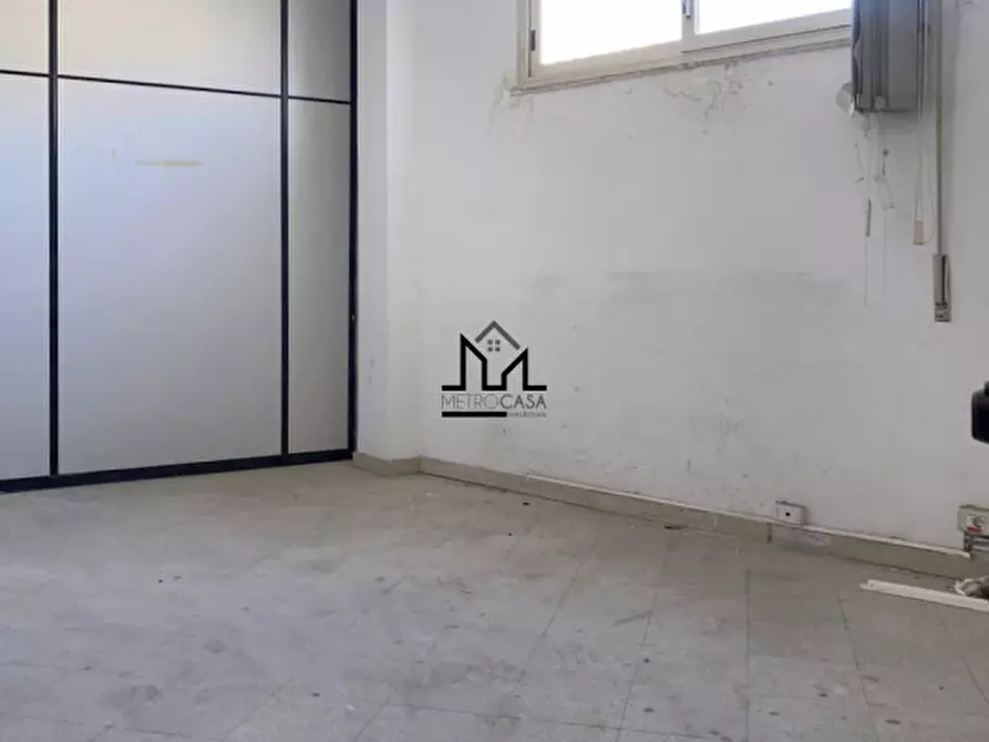 Immagine 20 di Magazzino in vendita  a Palermo