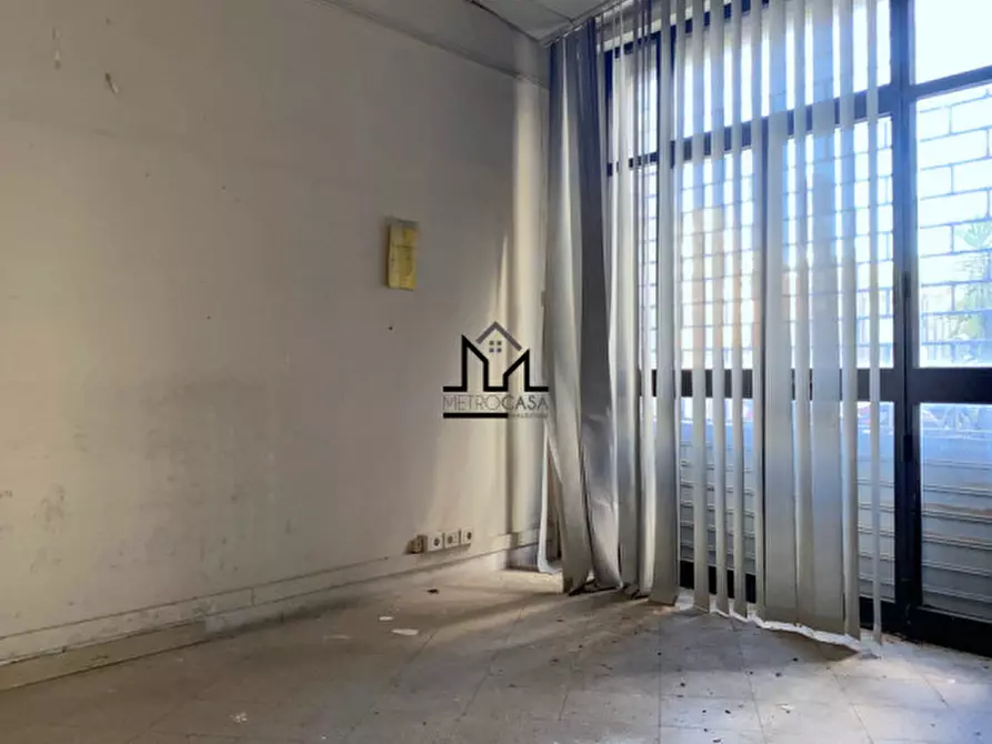 Immagine 21 di Magazzino in vendita  a Palermo