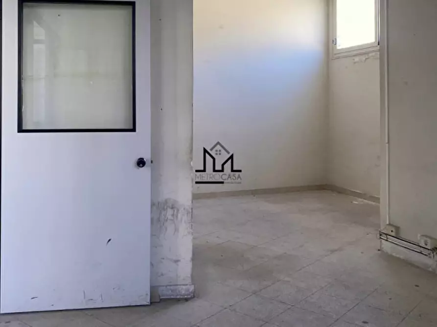 Immagine 22 di Magazzino in vendita  a Palermo
