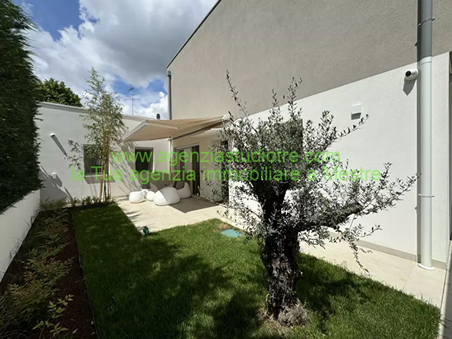 Immagine 2 di Casa bifamiliare in vendita  in via giacomo matteotti a Silea