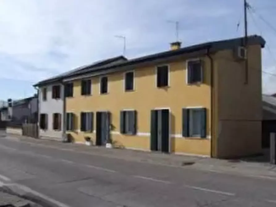 Immagine 1 di Villetta a schiera in vendita  in VIA SOLE 28 a Tezze Sul Brenta