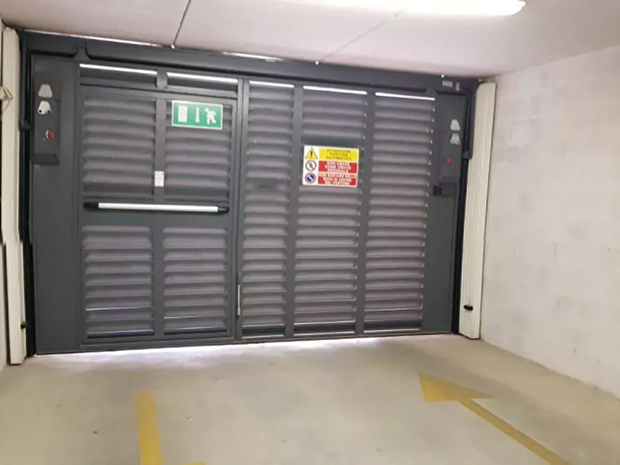 Immagine 3 di Garage in vendita  in via trieste a Padova