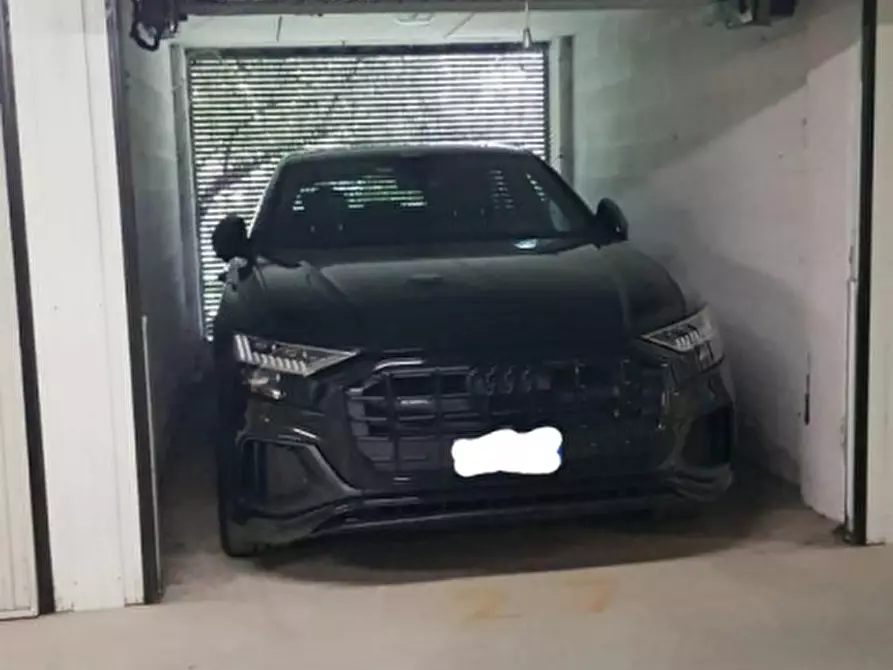 Immagine 5 di Garage in vendita  in via trieste a Padova