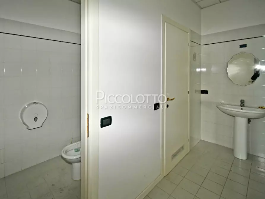 Immagine 7 di Capannone industriale in vendita  in via Castellana a Asolo