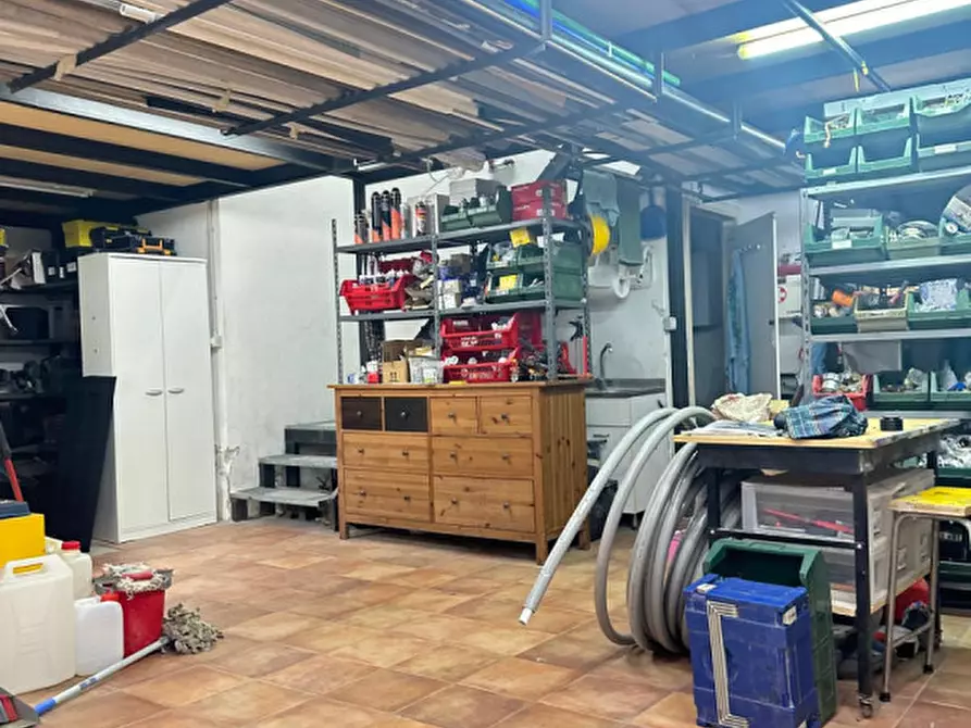 Immagine 2 di Negozio in vendita  in via lanfranco a Albisola Superiore