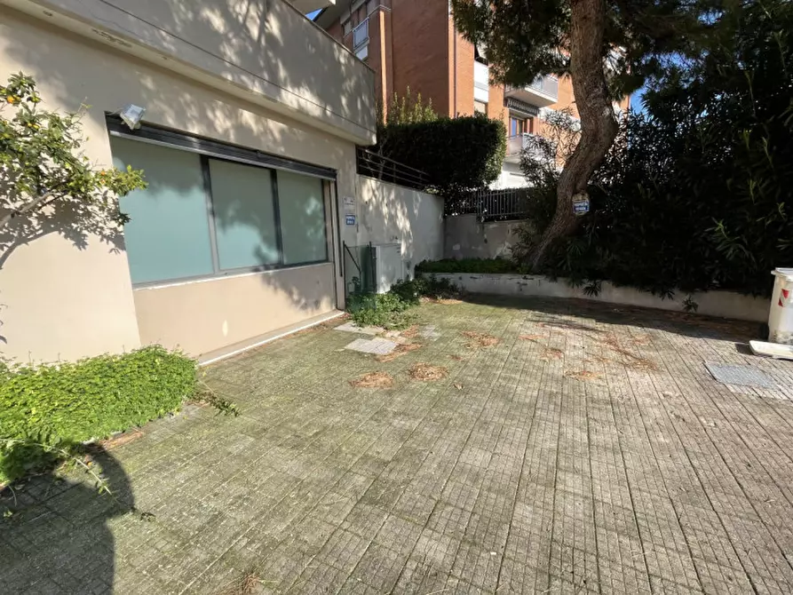 Immagine 22 di Ufficio in affitto  in Via Angelini a Ancona