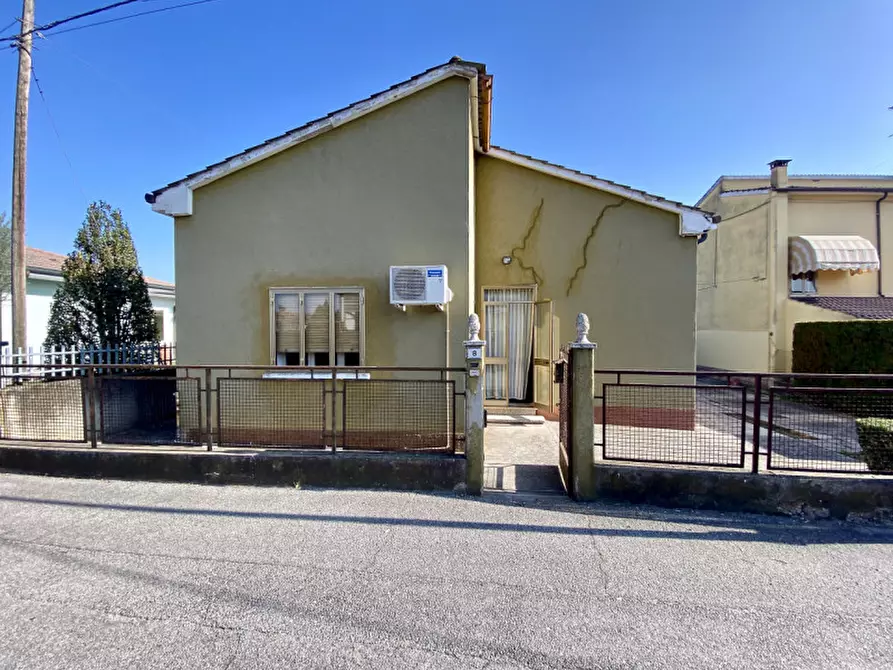 Immagine 1 di Casa indipendente in vendita  in Via Giorgione 8 a Legnago