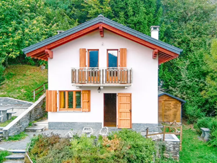 Immagine 1 di Casa indipendente in vendita  in via Alpe Piana Rovelli a Casale Corte Cerro