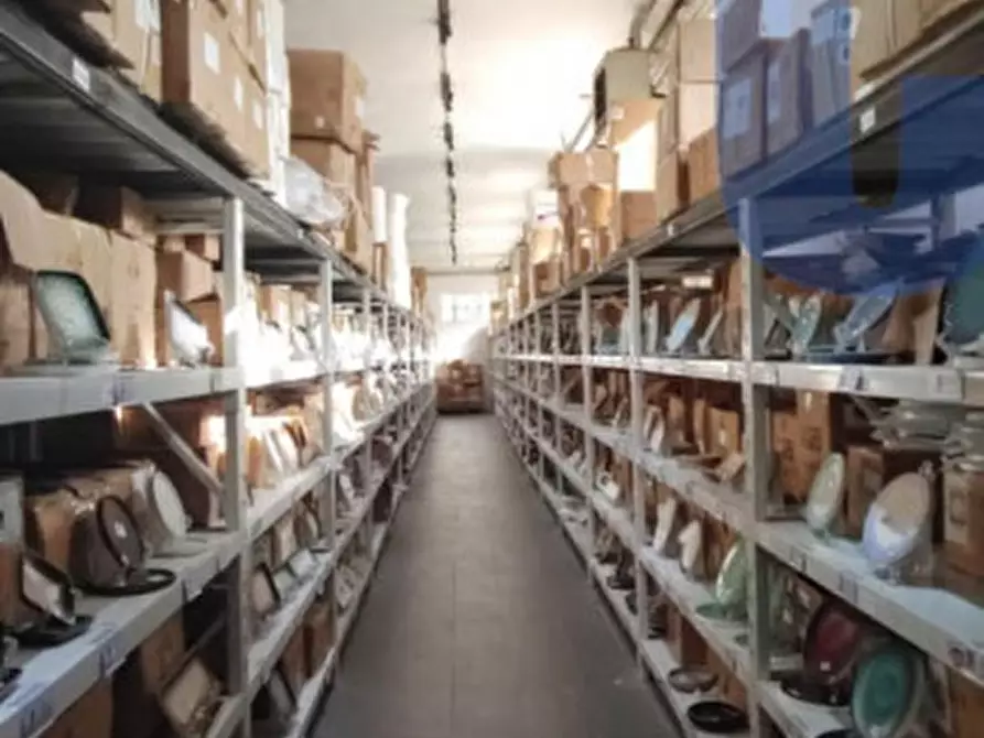 Immagine 11 di Laboratorio in vendita  in VIA GROSIO a Milano