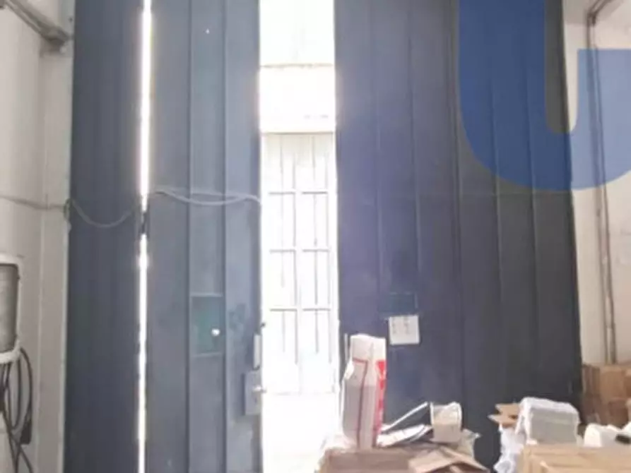 Immagine 19 di Magazzino in vendita  in VIA GROSIO a Milano