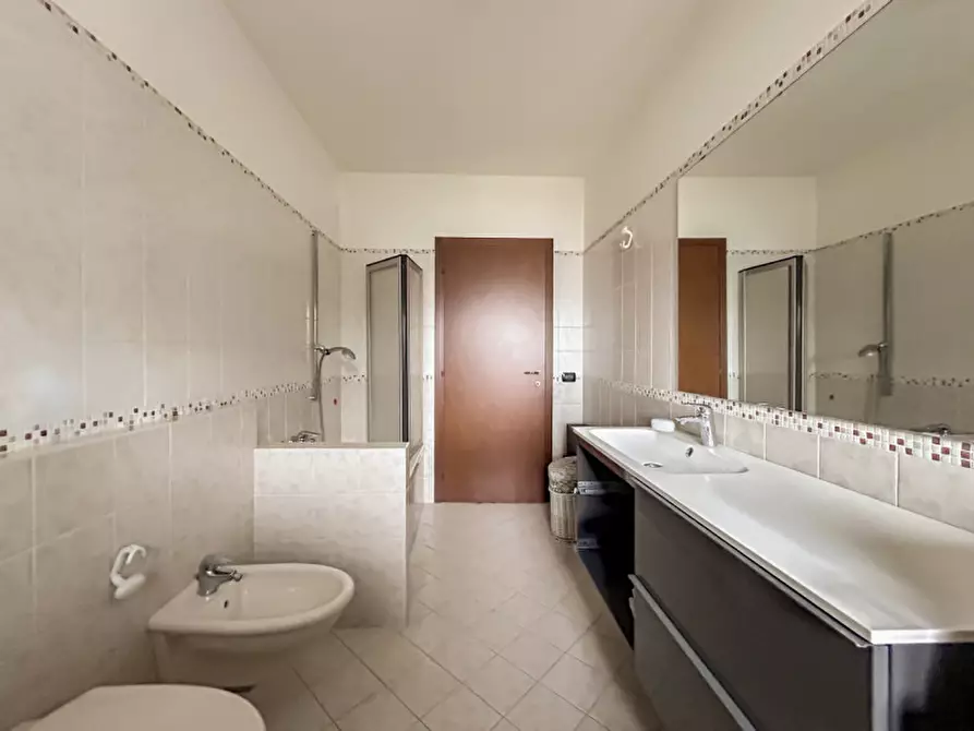 Immagine 8 di Casa bifamiliare in vendita  a Villafranca Di Verona