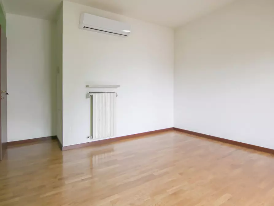 Immagine 17 di Casa bifamiliare in vendita  a Villafranca Di Verona