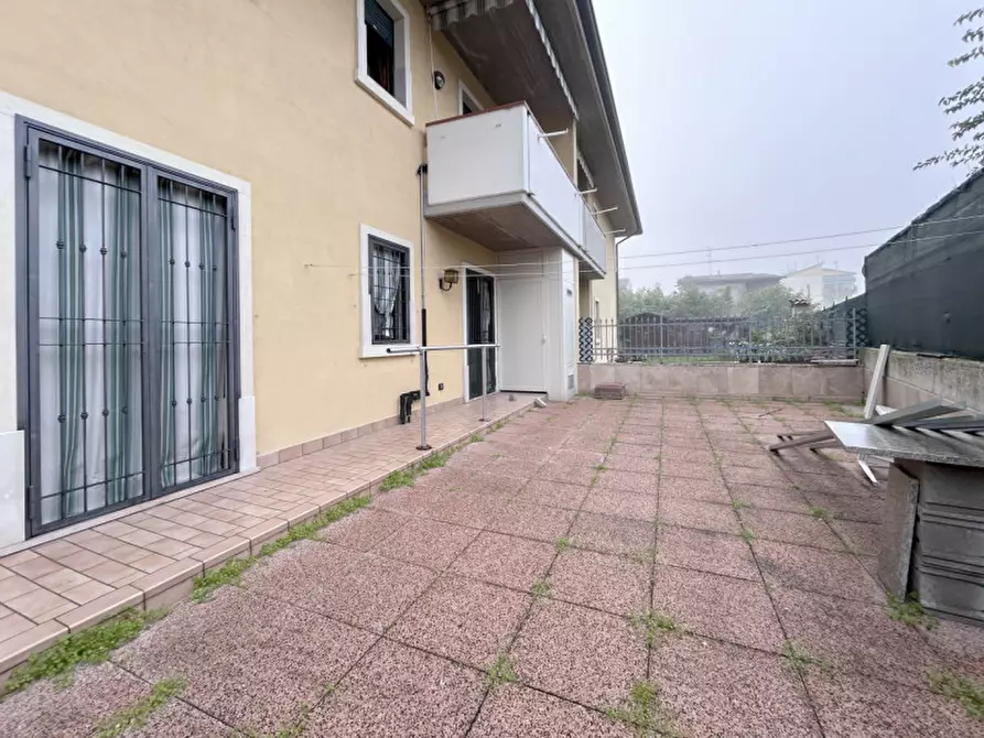 Immagine 20 di Casa bifamiliare in vendita  a Villafranca Di Verona