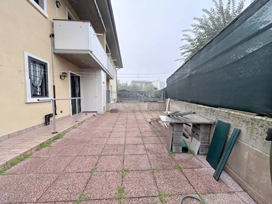 Immagine 21 di Casa bifamiliare in vendita  a Villafranca Di Verona