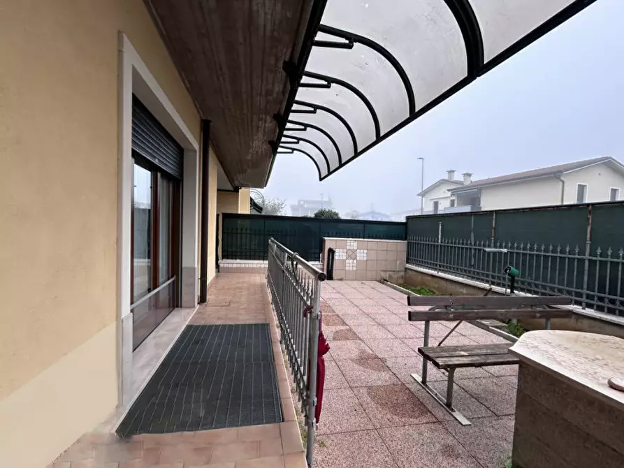 Immagine 23 di Casa bifamiliare in vendita  a Villafranca Di Verona