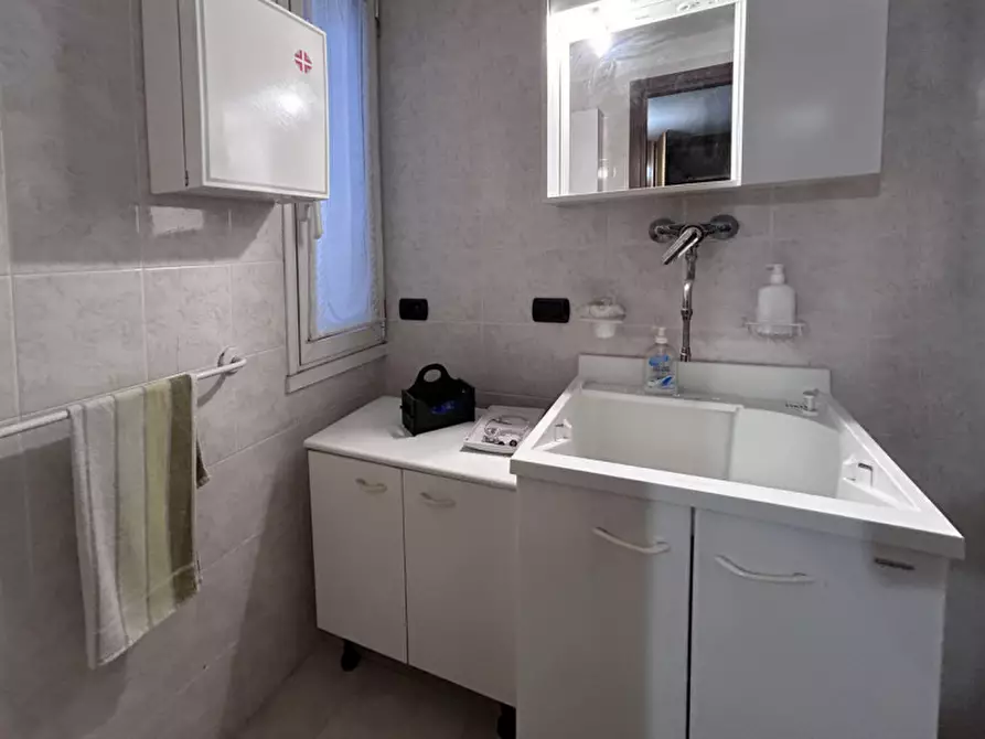 Immagine 36 di Casa bifamiliare in vendita  a Villafranca Di Verona