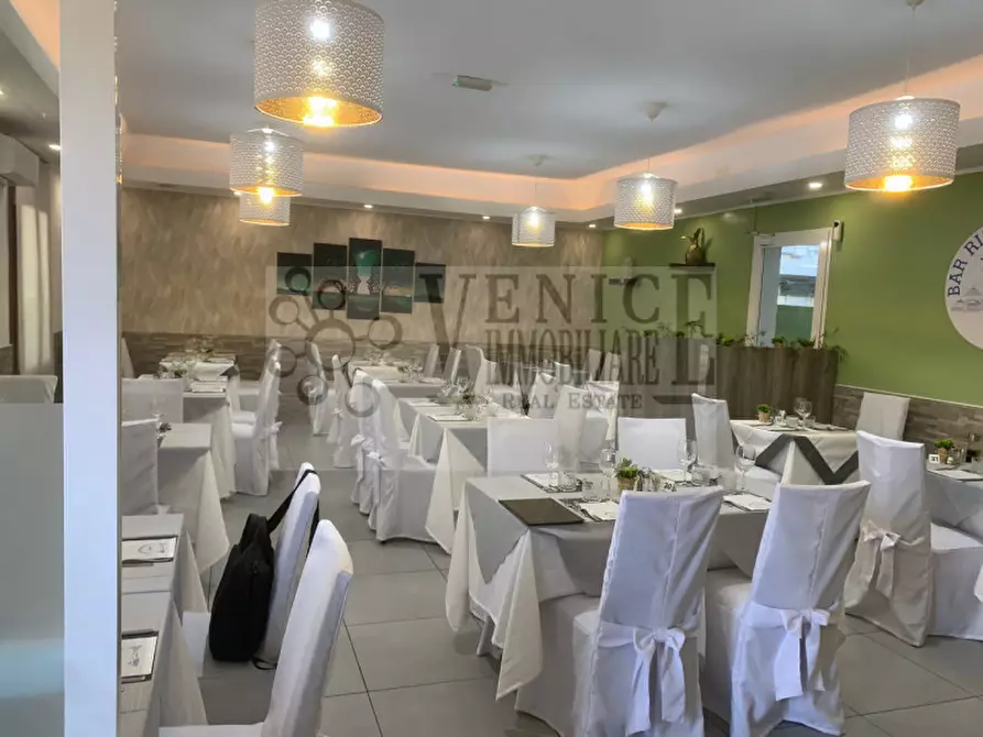 Immagine 1 di Attività commerciale in vendita  a Mirano