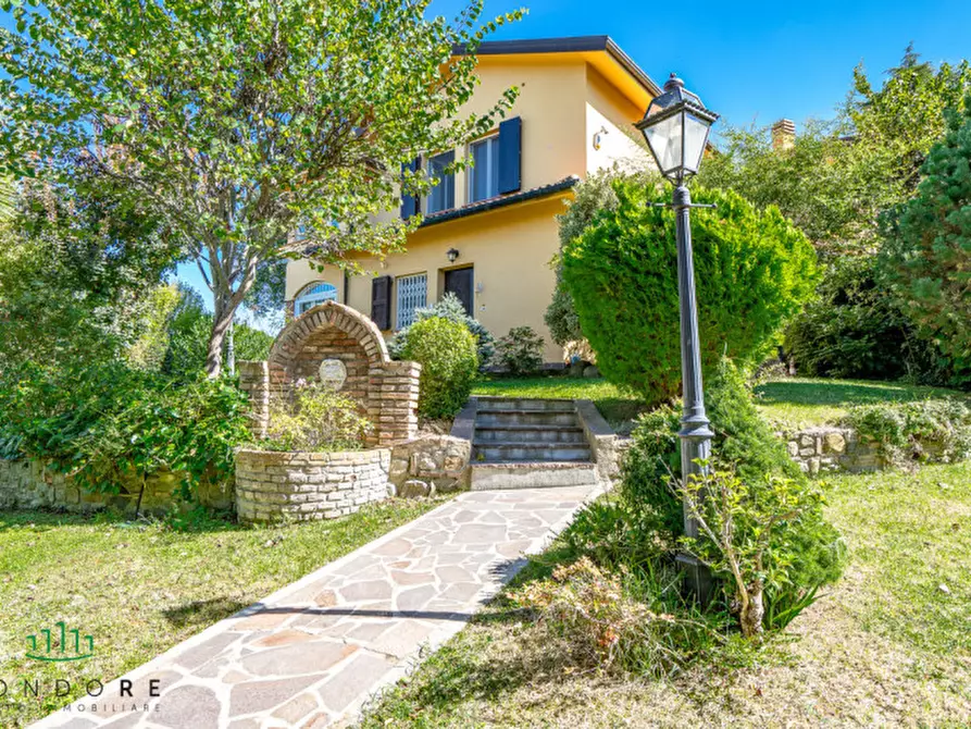 Immagine 1 di Villa in vendita  in via amola a Monte San Pietro