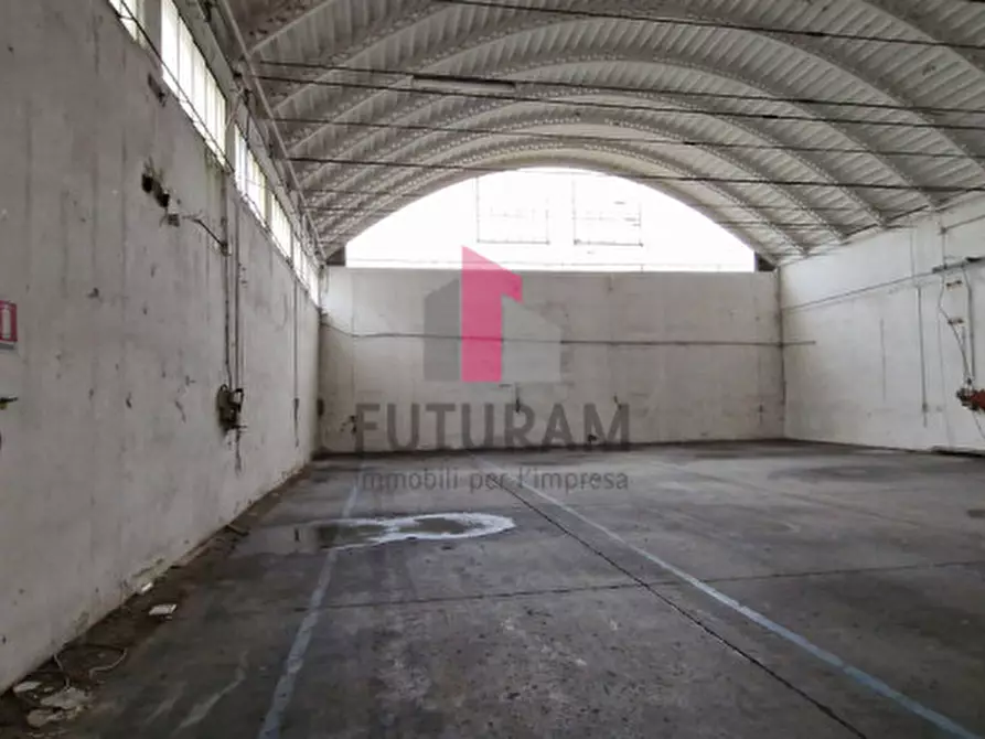 Immagine 4 di Capannone industriale in vendita  a Curtarolo