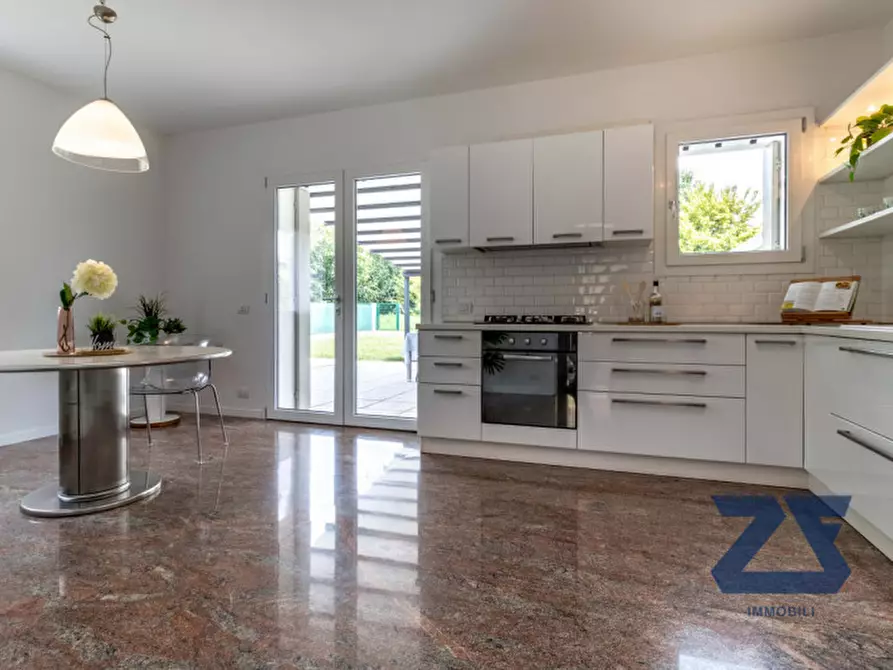 Immagine 15 di Casa bifamiliare in vendita  in Via Redipuglia a Castelfranco Veneto