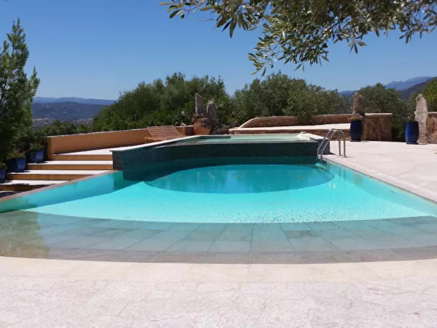 Immagine 1 di Villa in vendita  in via plebi 48 a Olbia