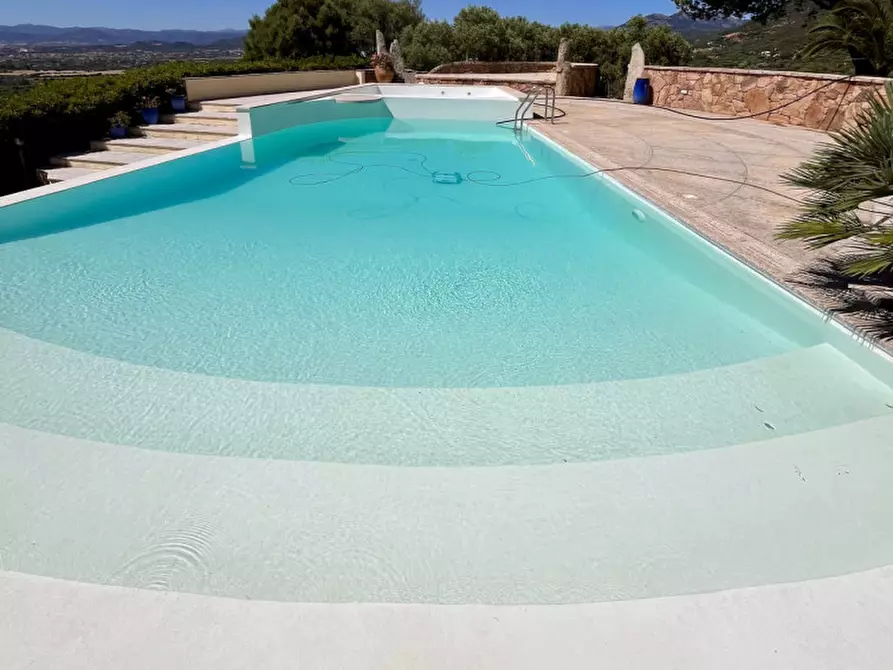 Immagine 1 di Villa in vendita  in via plebi 48 a Olbia
