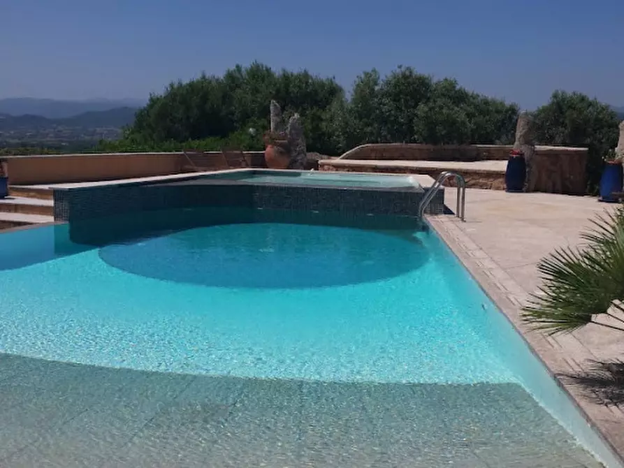 Immagine 2 di Villa in vendita  in via plebi 48 a Olbia