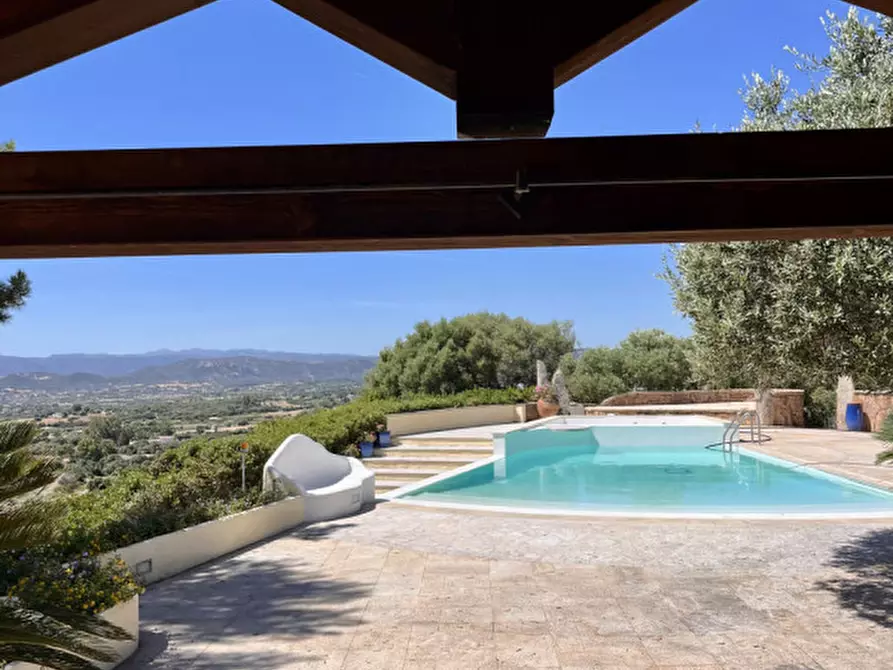 Immagine 2 di Villa in vendita  in via plebi 48 a Olbia