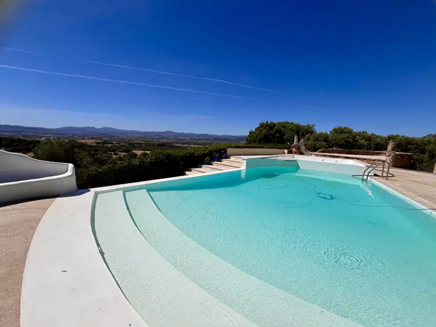 Immagine 4 di Villa in vendita  in via plebi 48 a Olbia
