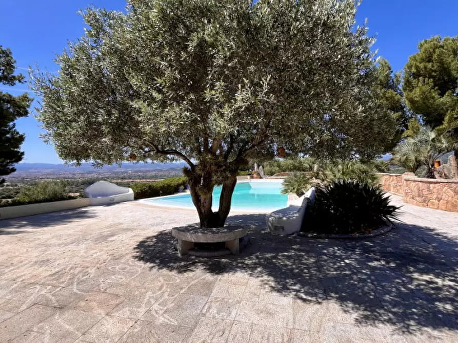 Immagine 5 di Villa in vendita  in via plebi 48 a Olbia