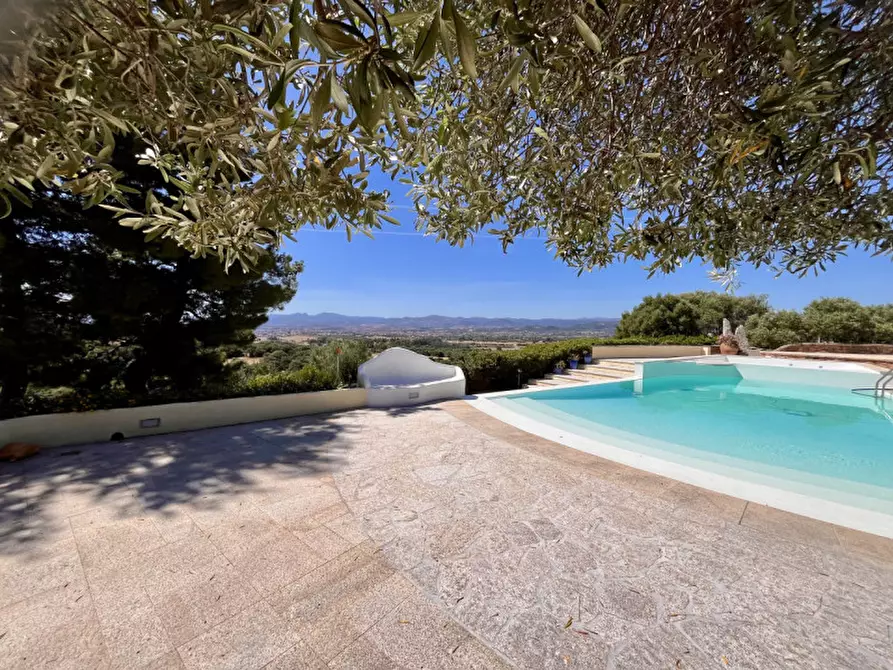 Immagine 8 di Villa in vendita  in via plebi 48 a Olbia
