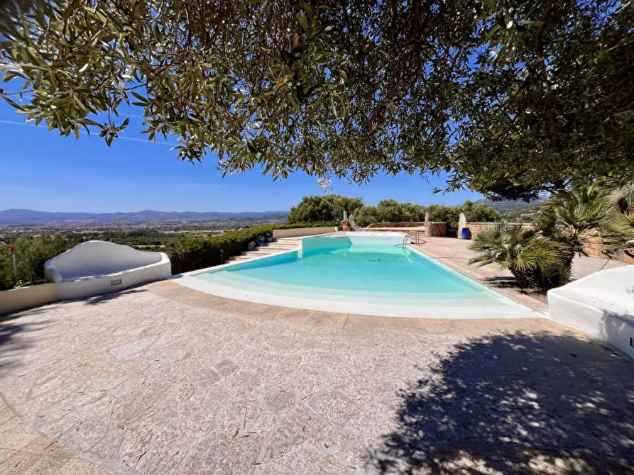 Immagine 9 di Villa in vendita  in via plebi 48 a Olbia