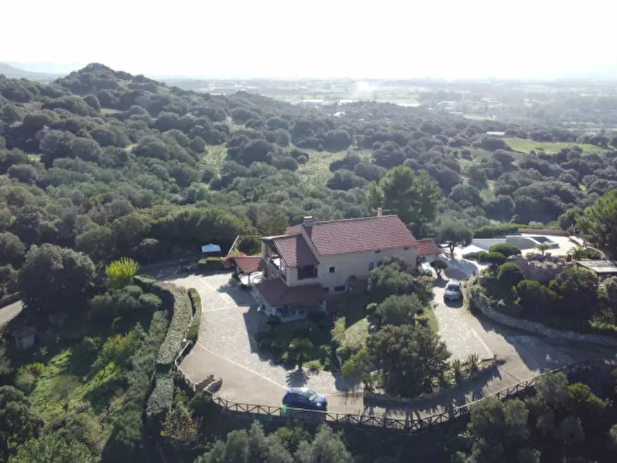 Immagine 10 di Villa in vendita  in via plebi 48 a Olbia