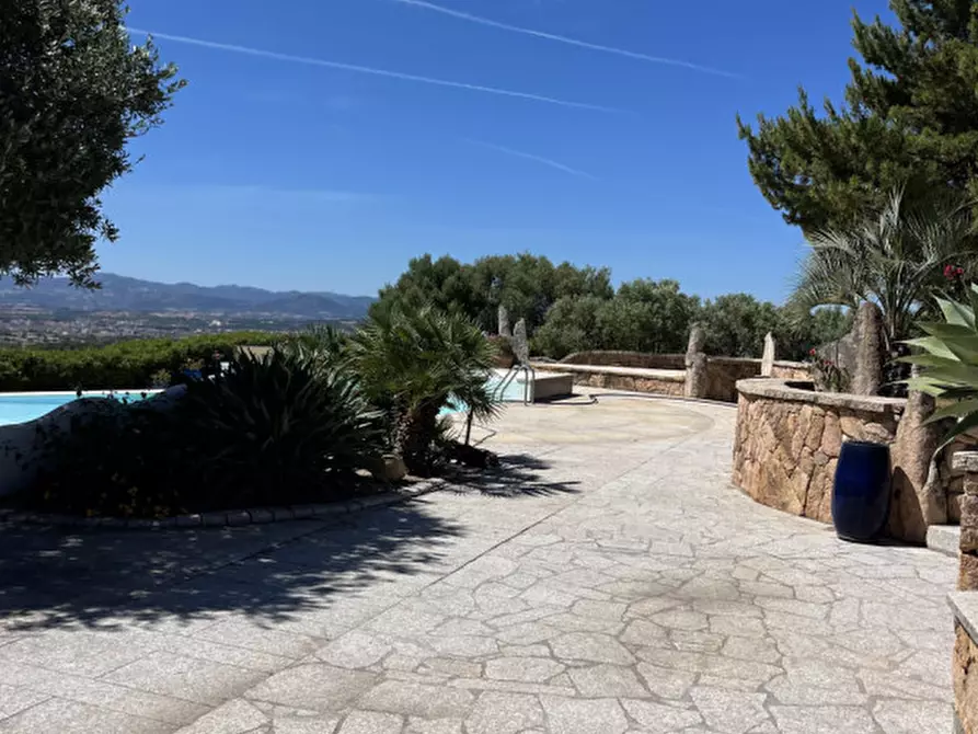 Immagine 17 di Villa in vendita  in via plebi 48 a Olbia