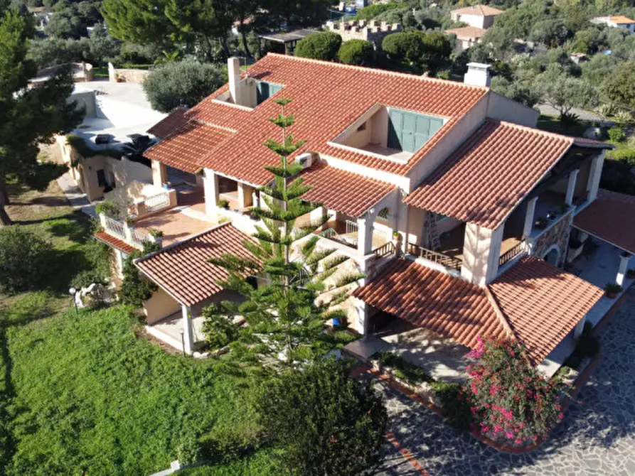 Immagine 21 di Villa in vendita  in via plebi 48 a Olbia