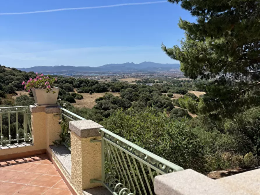 Immagine 26 di Villa in vendita  in via plebi 48 a Olbia