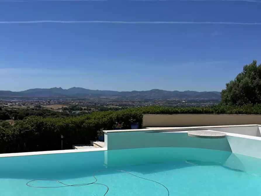 Immagine 33 di Villa in vendita  in via plebi 48 a Olbia