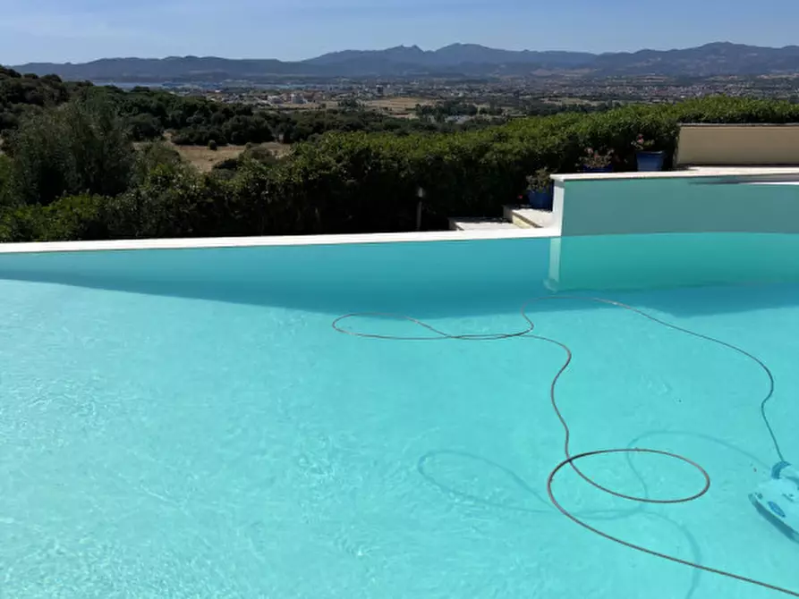 Immagine 34 di Villa in vendita  in via plebi 48 a Olbia