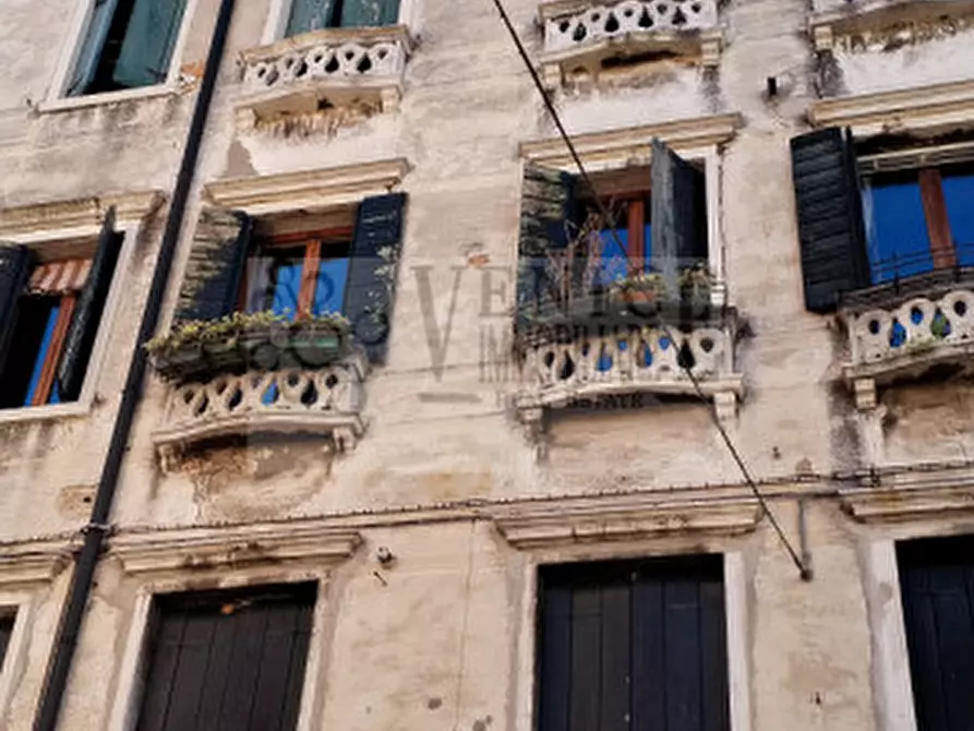 Immagine 1 di Appartamento in vendita  in campo san agostino a Venezia