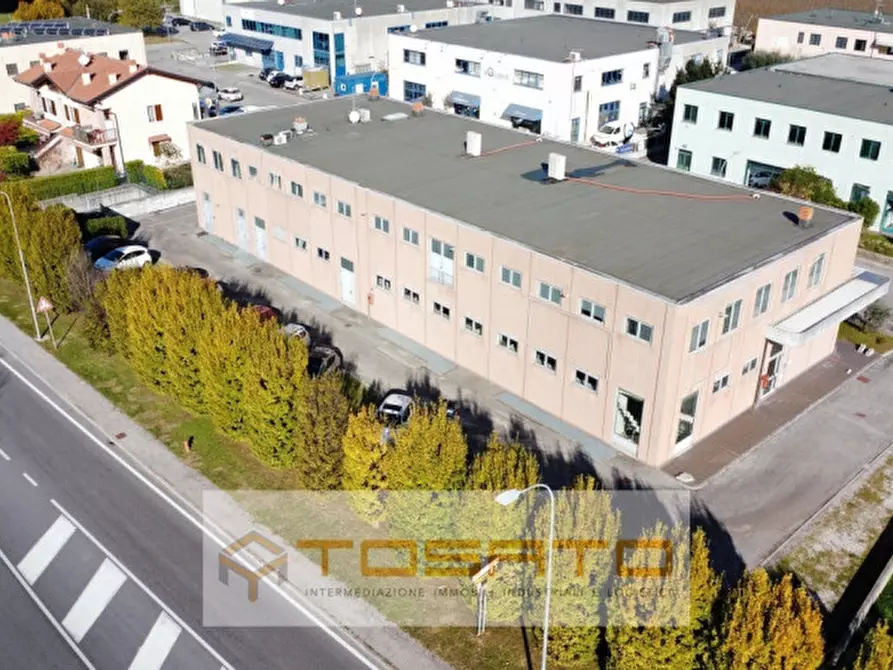 Immagine 3 di Capannone industriale in vendita  a Costermano sul Garda