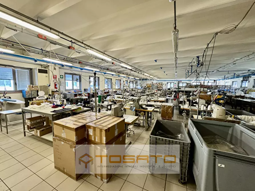 Immagine 4 di Capannone industriale in vendita  a Costermano sul Garda