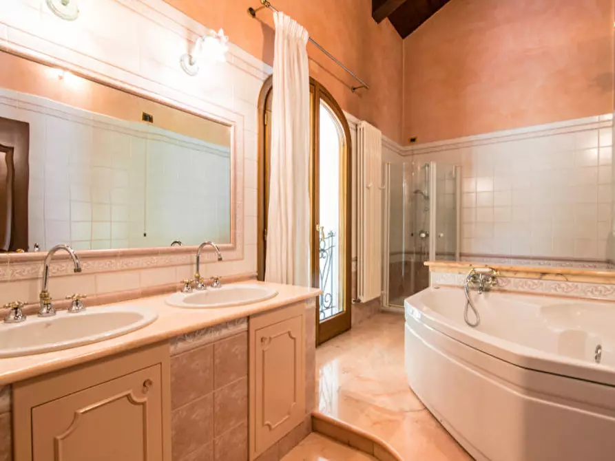 Immagine 21 di Villa in vendita  a Selvazzano Dentro