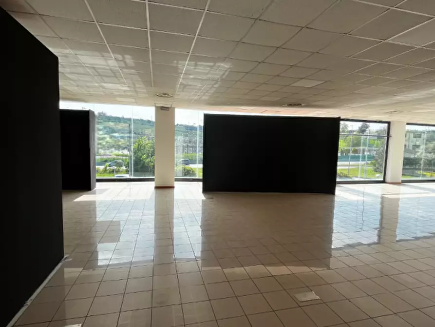 Immagine 3 di Negozio in affitto  in strada vecchia del pinocchio 31 a Ancona