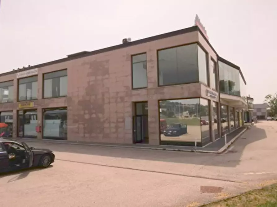 Immagine 8 di Negozio in affitto  in strada vecchia del pinocchio 31 a Ancona